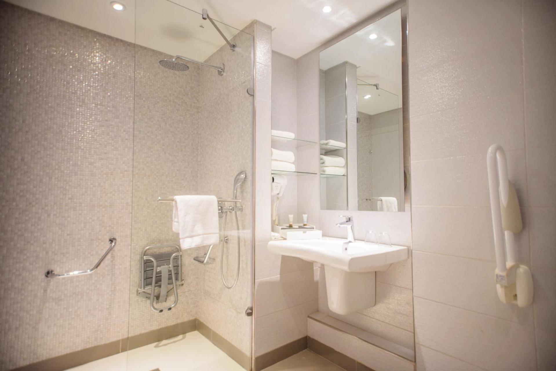 Golden Tulip Le Diplomate Hotel Cotonou Ngoại thất bức ảnh